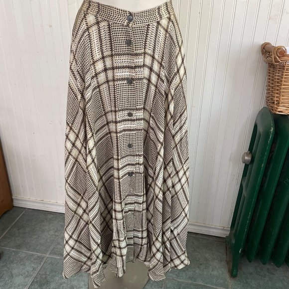 Jones New York Dresses & Skirts - Jones New York size 8 Maxi skirt long button up plaid skirt swing full circle